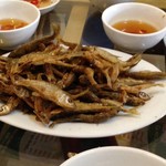 Nha Hang Cay Sua - 小魚の素揚げ