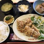 一福 - からあげ定食＝８６４円 税込
      （佐賀みつせ鶏使用）