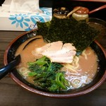 横浜家系らーめん 武術家 - 平成29年11月12日再訪問のデフォルトラーメン680円(税込)