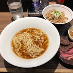 つけ麺一燈 - 牛出汁清湯そば　ウシーン０号～リバイバルver～(醤油)(2)