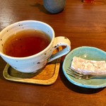 ジャム cafe 可鈴 - 食後のホッ♪とティーとサービスの朝鮮飴(熊本銘菓)
