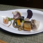 かたつむり - 前菜盛り　アナグマ燻製・鹿の膵臓燻製等