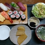 Tomo zushi - ランチ 握り (¥680-)