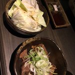 Yakiniku Horumon Ryuunosu - 牛筋煮込とキャベツ