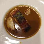 サラマンジェ ド ヨシノ - すずきの魚のフォン仕立てアヤメユキカブ入り