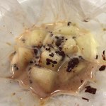 サラマンジェ ド ヨシノ - 洋ナシをバター蒸ししたような・・チョコも入っています