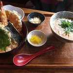 うどん 色彩 - 連れ合い注文の天丼セット