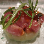 まぐろのタルタル、ベルガモットの香りをまとうまぐろ、いくらの輝き