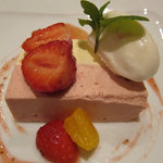 レストラン　ミツヤマ - 苺とバニラ、春の口どけ