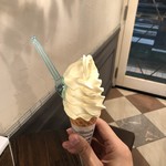 ジェラテリア アクオリーナ - ゆずクリームのジェラートソフト（630円）税込