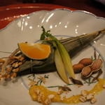 草喰 なかひがし - 子持ち鮎の笹焼き