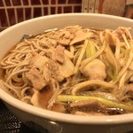 味奈登庵 - #食べログ的に撮るとこうなる。  
      肉もねぎもプリタツ