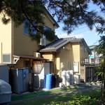 うなぎ亭 友栄 - 左側面見学