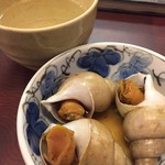 加賀屋 - 大きな白バイ貝、と朝日のお湯割り。
