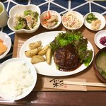藤堂高虎ふるさと館 和の家 - ハンバーグ定食 880円