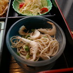 白恵美酒 幸寿し - 茹でエビ　蕎麦の上に乗ってます