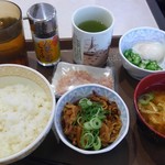 すき家 - まぜのっけ朝食。安くておいしい。