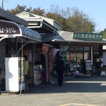 おめん 武州めん農協直売所店 - 注文カウンターと農協入り口