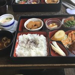 サカエ - ランチ（700円）。ドリンクは＋100円。