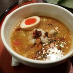 らー麺藤原家 - 残った海老スープにライスを入れる