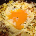 ワインカフェ - 牛スジ煮込みのチーズオーブン焼き