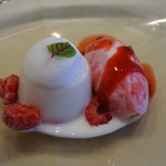 ラッフィナート - ゴルゴンゾーラのスフォルマート 黄イチゴのシェラート