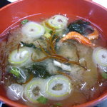 津軽海峡亭 - お味噌汁（ふのり、ワカメ、小エビ、ネギ）