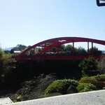 レストランよしの川 - 隣の赤い橋が見えます