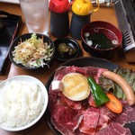 大衆肉料理 榎久 - 牛定食 950＋ソーセージ 1本 100