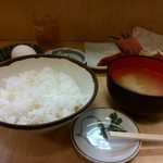 魚亀 - ごはん　味噌汁