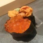 三宿の寿司 えん - イクラ、ウニダブル軍艦