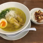 鶏塩ラーメン Hippo - 鶏塩ラーメン＋鶏ごはん