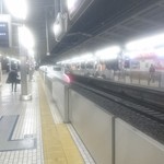 風来坊 エスカ店 - 新横浜着！！東京へ向かって走り去る新幹線が悲しい・・・