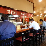 狐狸庵 - カウンター席とテーブル席、計40席ほど