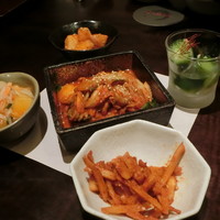 焼肉トラジ 大阪ヒルトンプラザ ウエスト店 - キムチ５種盛