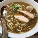 らーめん チキント - 鳥チャーシューも種類が違う。ツミレもまたアクセント
      憎い演出。ラーメンだと煮干しが俄然主張してくる
      美味いです。