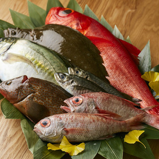 [Natural fresh fish] We are proud of our sashimi and simmered dishes that bring out the flavor of the season.