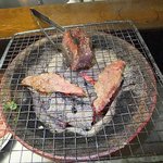 ばかとあほ 住吉本店 - 林神龍　ばかとあほ　タン焼いてくれてます