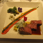 シャトン - 黒毛和牛の低温焼き山菜添え
