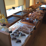 サンサンパン工房 - 色々な種類のパンがたくさんありました。