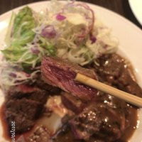 キャトルラパン - お箸で食べるスタイル、レア加減がまた良し♪