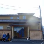 うなぎ亭 友栄 - 外に待合