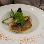 ビストロ ダイア - イサキのポワレとムール貝、柚子風味のブールブランソース