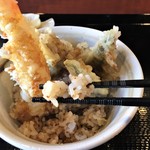 そば切り 無双 - 丼のご飯は蕎麦の実入り