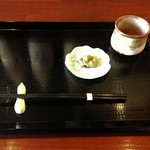 そば切り 無双 - 先ずは蕎麦茶を提供