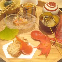 銀座 よし澤 - 八寸（コノワタと長芋の茶碗蒸し、いくら醤油漬け、いぶりがっことクリームチーズ、鯖と土佐酢、牡蠣の味噌漬け、フグの唐揚げ）