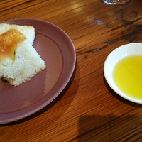 キハチ 青山本店 - （2016年12月）パンとオリーブオイル