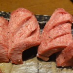 熟成ホルモン・山形牛 炭火焼肉 牛語 - ④熟成厚切り上タン