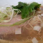麺処まるは RISE - 透明感あるスープです。