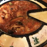 コリアンキッチン 3匹の子ぶた - チーズタッカルビの完成状態のアップ、手前が茶碗蒸しね